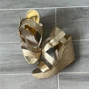 Michael Kors gold braided straw wedges
comfortable
mid condition